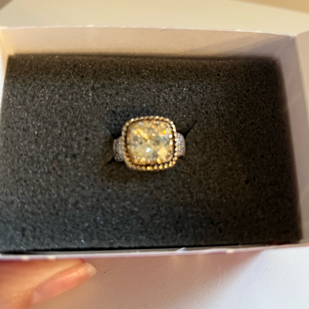 Lia Sophia Lemon Chiffon David Yurman Style Ring
